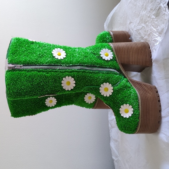 It's Always Greener Platform Ankle Boots - Picture 2 of 7